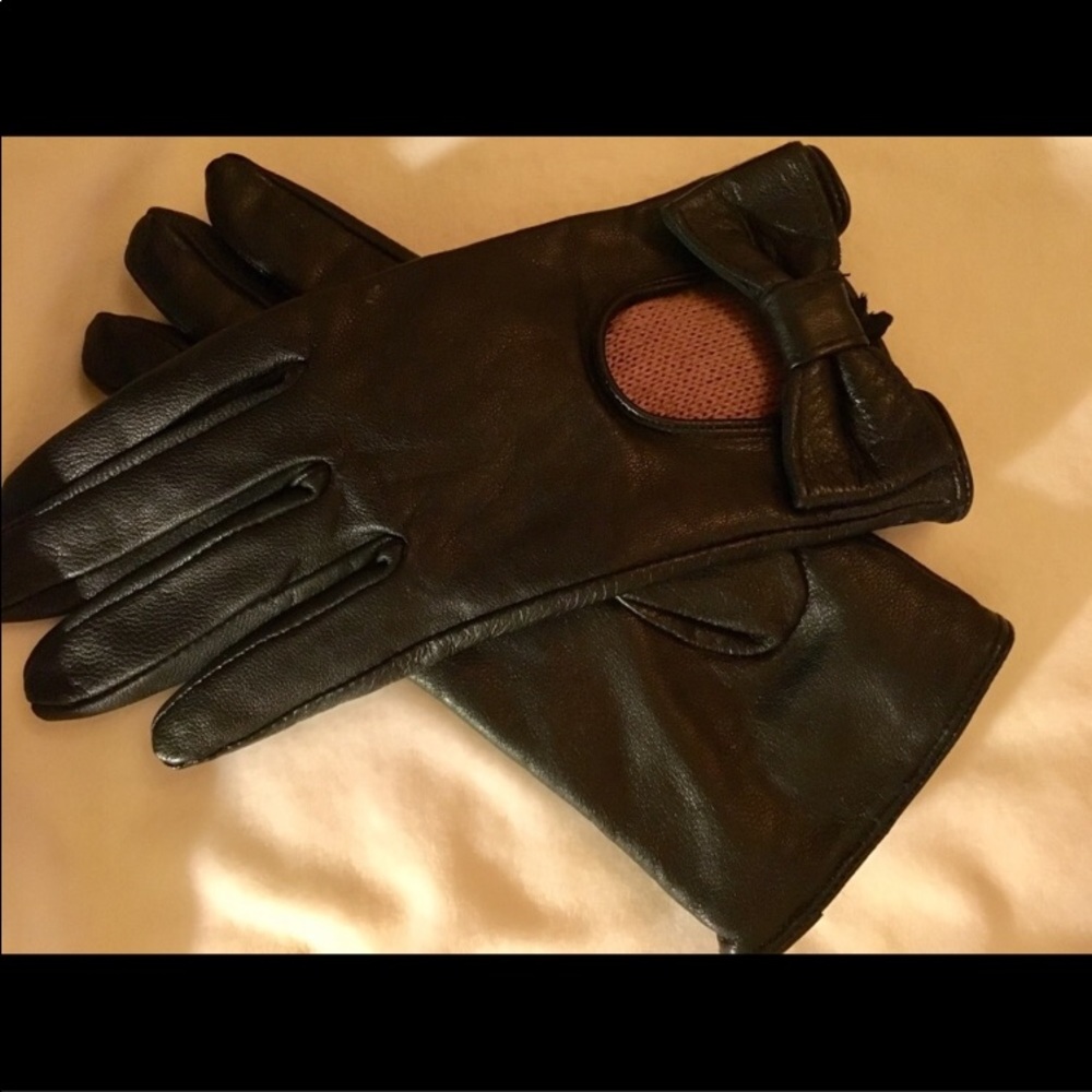 Black leather bow gloves